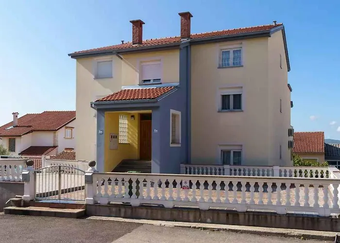 Apartamento With A - C In 54889 *