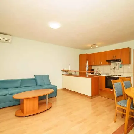 Apartman With A - C In 54889