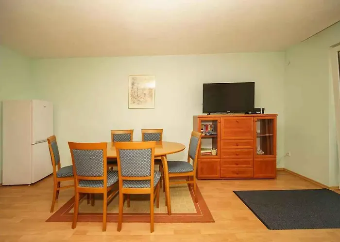 Apartment With A - C In 54889
