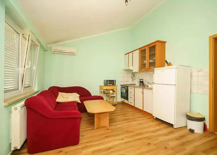With A - C In 54889 Apartment *