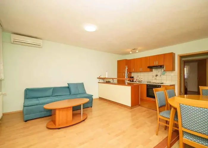 Apartment With A - C In 54889
